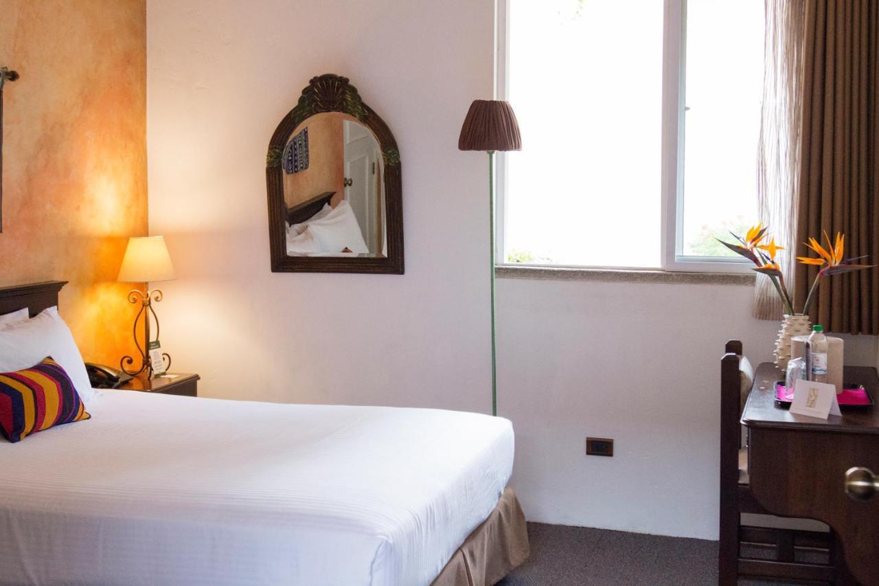 Hotel Ciudad Vieja Guatemala City Exterior photo